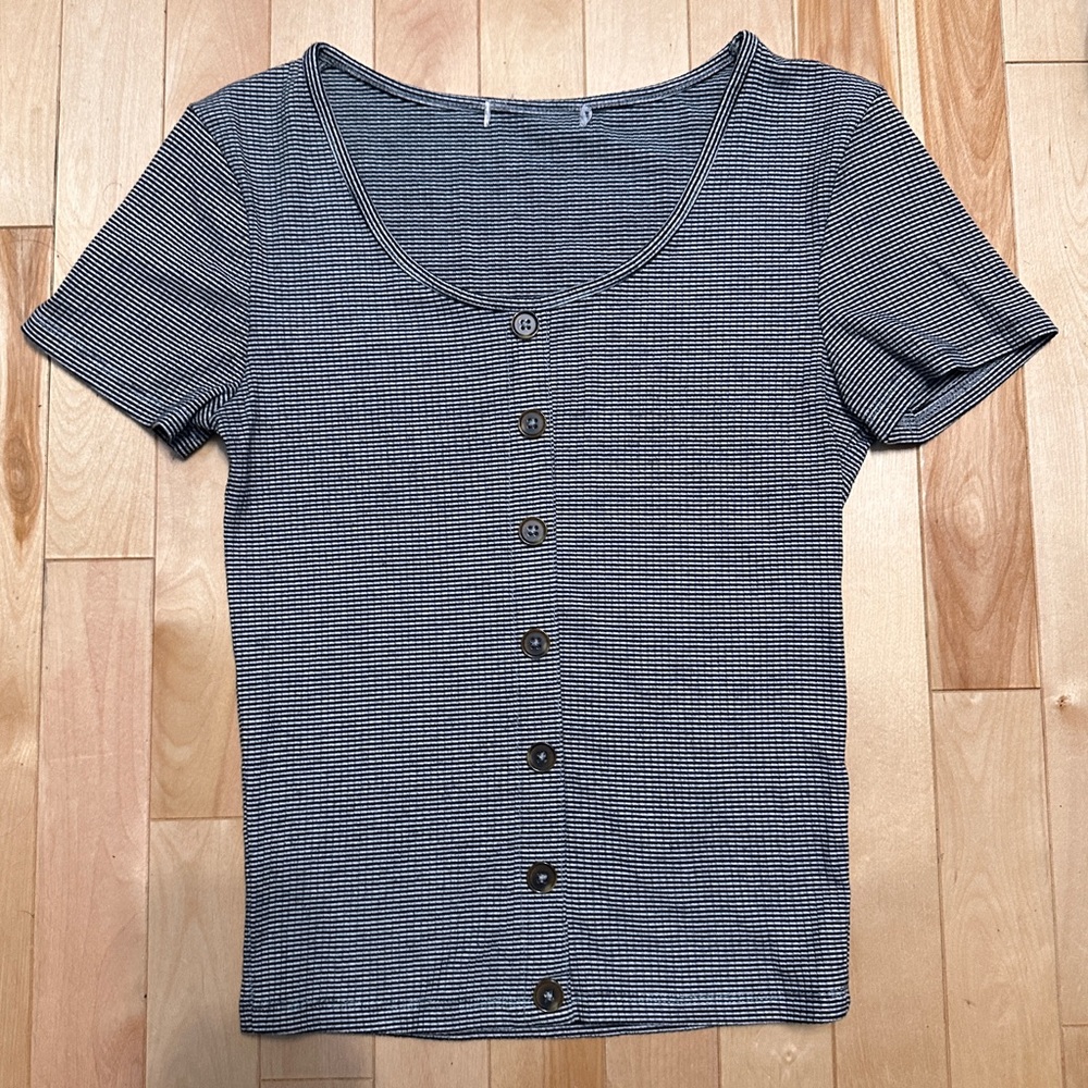 FashionNova lined t-shirt